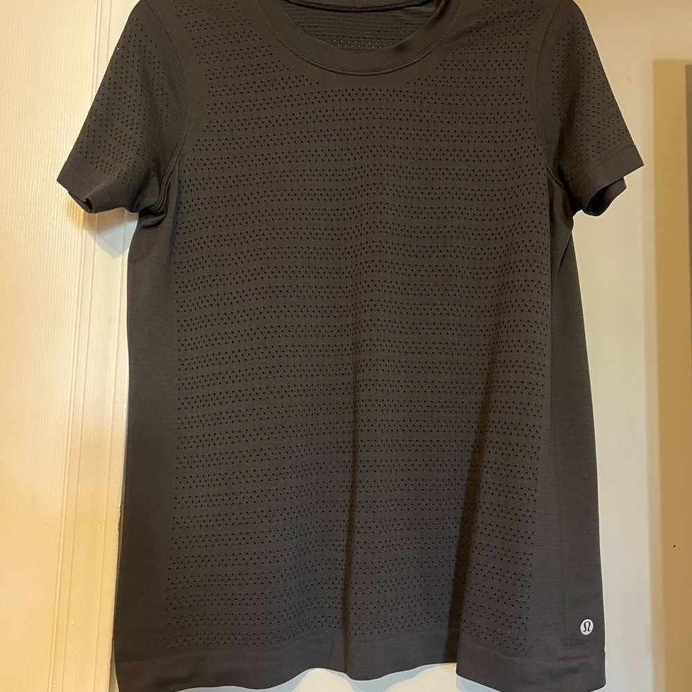 Lululemon black top - Picture 6 of 8
